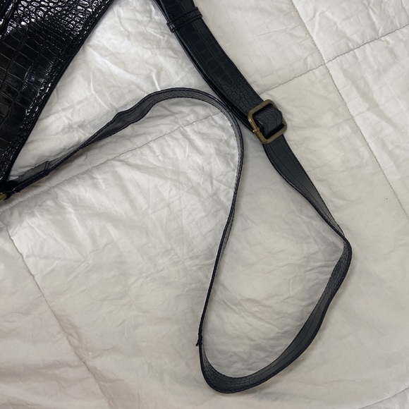 SIMPLY VERA VERA WANG - BLACK CROC EMBOSSED CROSSBODY BAG - Picture 15 of 17